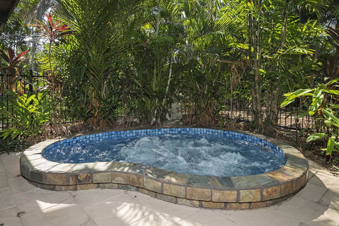Villa Frangipani - Hotel NSW 1