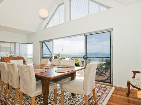 Villa Mer - Stylish Waterfront Accommodation - Hotel NSW 2
