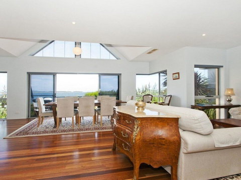 Villa Mer - Stylish Waterfront Accommodation - Hotel NSW 3