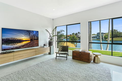 Waterfront Wonder, Noosa Waters - Hotel NSW 3
