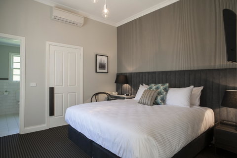 Oscar\'s On The Yarra - Hotel NSW 3