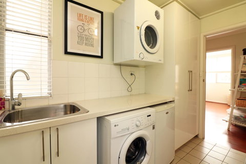 Colour Pop Fitzroy - 3 Bedroom Pet Friendly - Hotel NSW 19