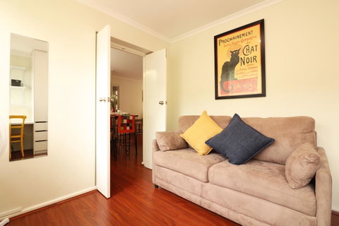 Colour Pop Fitzroy - 3 Bedroom Pet Friendly - Hotel NSW 17