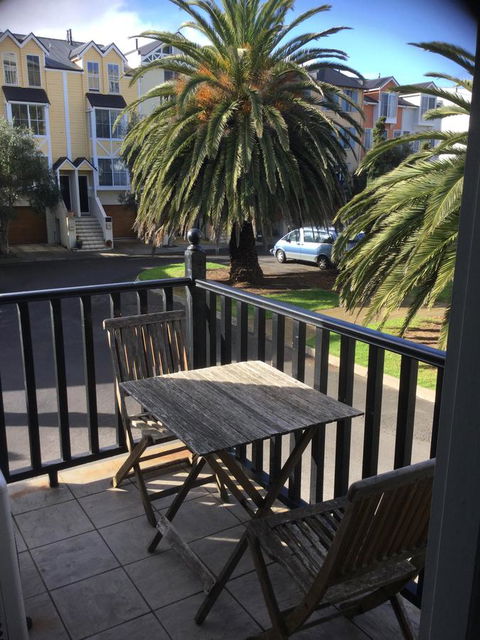 At The Beach Apartments - Hotel NSW 10