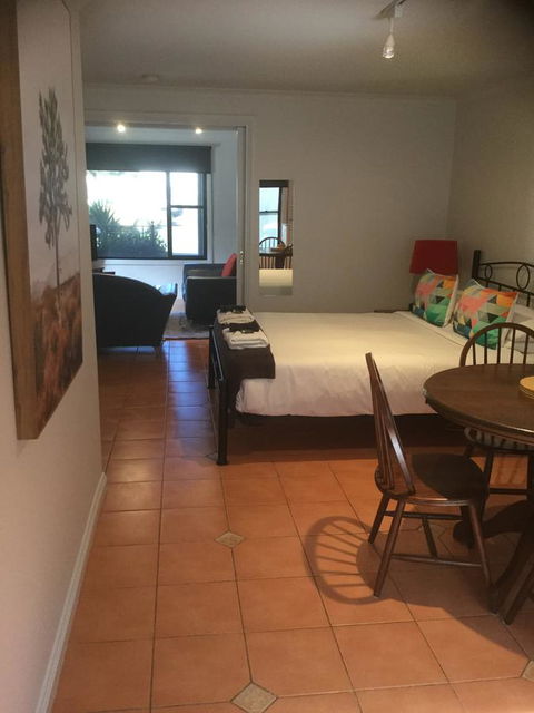 At The Beach Apartments - Hotel NSW 15