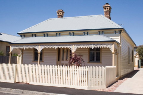 Sabina On Little Myers - Hotel NSW 6