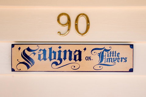 Sabina On Little Myers - Hotel NSW 4