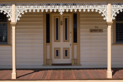 Sabina On Little Myers - Hotel NSW 3