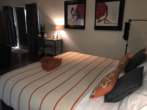 Minni Gums - Hotel NSW 24