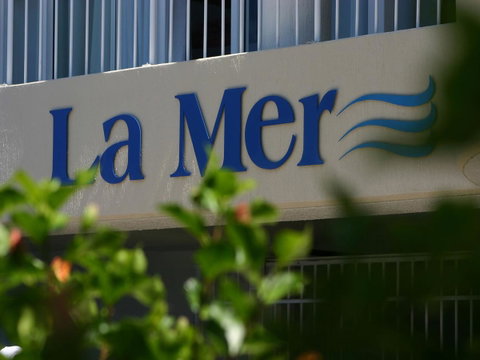 La Mer Sunshine Beachfront - Hotel NSW 13