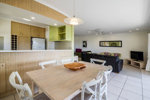 Sunseeker Holiday Apartments - Hotel NSW 2