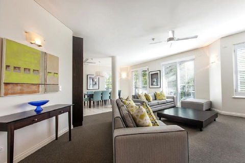 Emerald Noosa - Hotel NSW 7