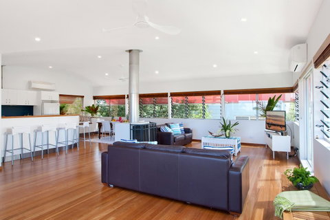 Jolly Roger's Beach House - Hotel NSW 3