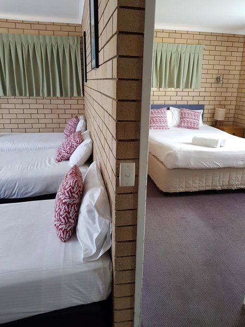 Twin Pines Motel - Hotel NSW 7