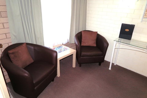 Twin Pines Motel - Hotel NSW 24