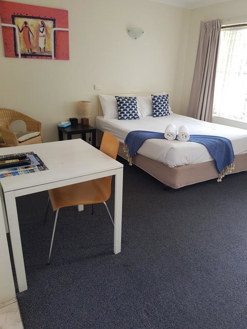 Twin Pines Motel - Hotel NSW 16
