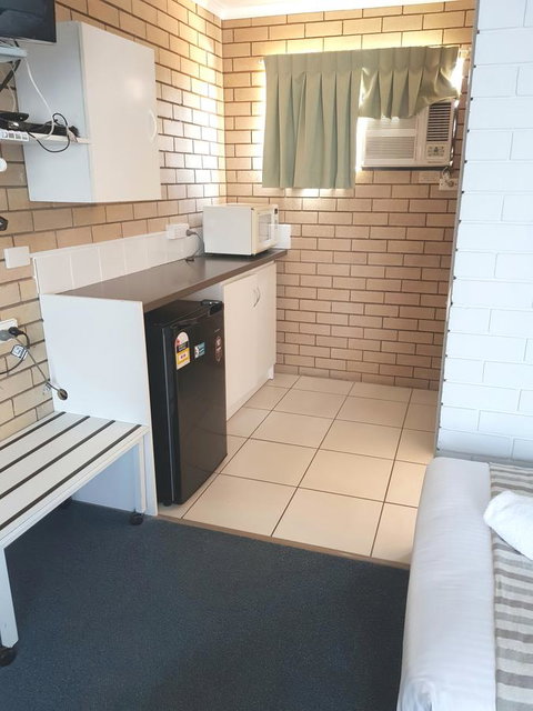 Twin Pines Motel - Hotel NSW 12