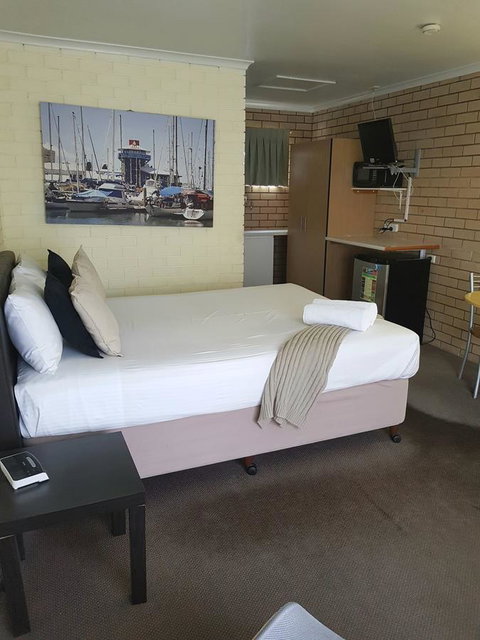 Twin Pines Motel - Hotel NSW 19
