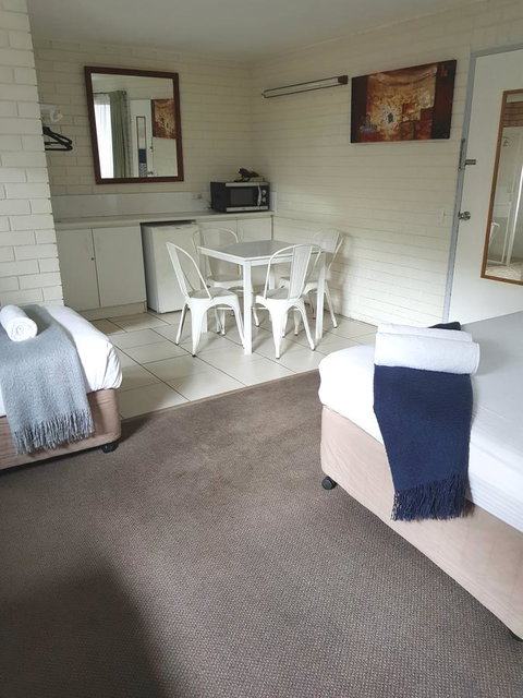 Twin Pines Motel - Hotel NSW 8