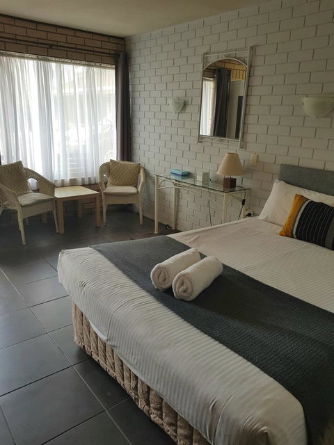 Twin Pines Motel - Hotel NSW 17
