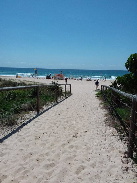 Surfers Chalet - Hotel NSW 5