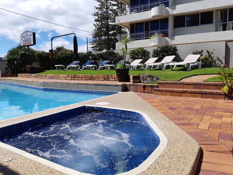Surfers Chalet - Hotel NSW 6