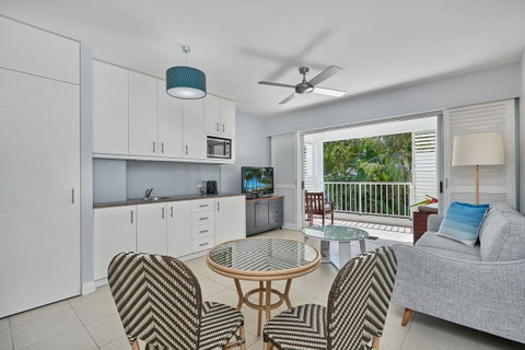 Palm Cove Paradise - Couples Spa Beach Getaway - Hotel NSW 0