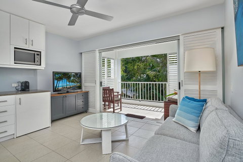 Palm Cove Paradise - Couples Spa Beach Getaway - Hotel NSW 11