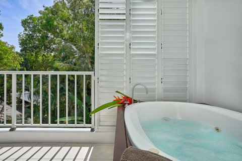 Palm Cove Paradise - Couples Spa Beach Getaway - Hotel NSW 3