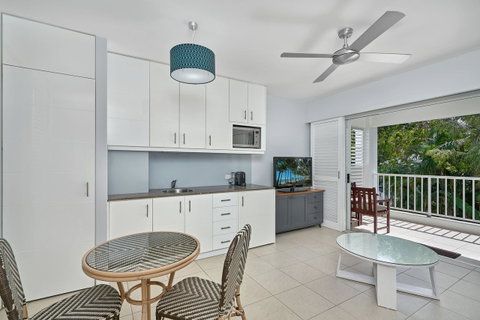 Palm Cove Paradise - Couples Spa Beach Getaway - Hotel NSW 9