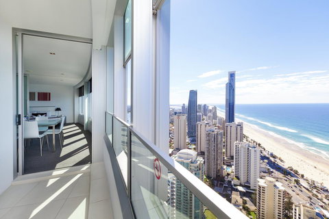 Q1 Resort & Spa - Official - Hotel NSW 5