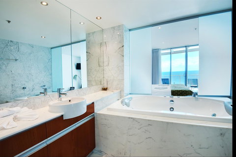 Reflections Tower Two - Hotel NSW 2