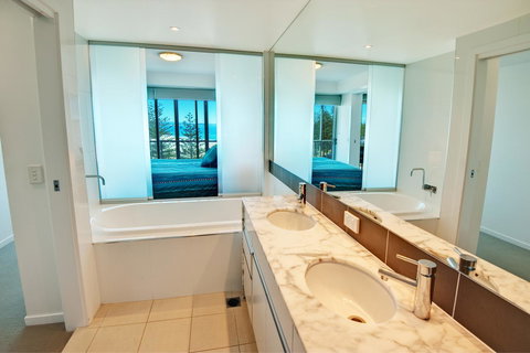 Reflections Tower Two - Hotel NSW 14