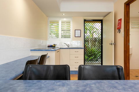Sunlit Waters Studio Apartments - Hotel NSW 28