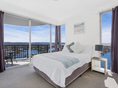 Beach Stay - Ocean & Riverview Resort Chevron Renaissance Central Surfers Paradise - Hotel NSW 1