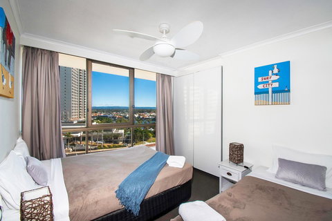 Seacrest Beachfront Apartments Surfers Paradise - Hotel NSW 3