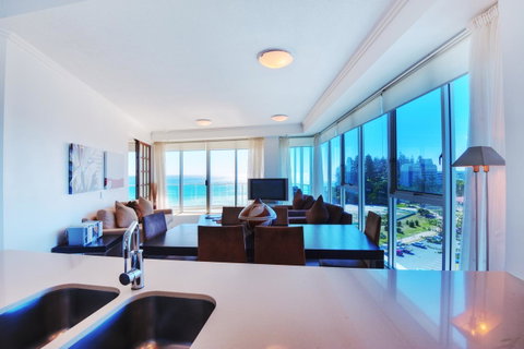 Reflection On The Sea - Hotel NSW 6