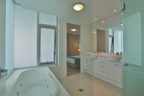 Reflection On The Sea - Hotel NSW 11
