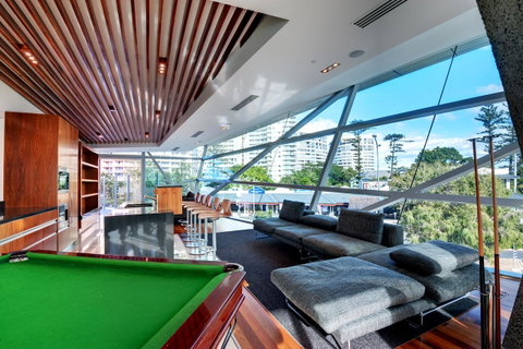 Reflection On The Sea - Hotel NSW 21