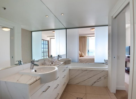Reflection On The Sea - Hotel NSW 31