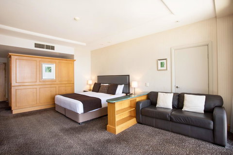 Crowne Plaza Surfers Paradise, An IHG Hotel - Hotel NSW 21