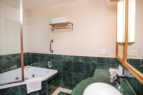 Crowne Plaza Surfers Paradise, An IHG Hotel - Hotel NSW 23