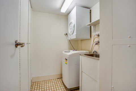 Gemini Court Holiday Apartments - Hotel NSW 6