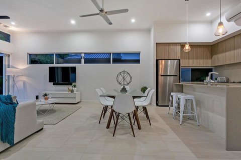 Oceans Edge Holiday Home - Hotel NSW 5