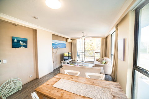 Capricorn One Beachside Holiday Apartments - Official - Hotel NSW 3