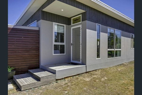 Weston Farm Seaside Stay - Hotel NSW 1
