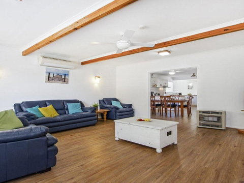 Whispering Waves - Relaxing Beach House - Hotel NSW 2