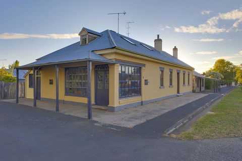 Whites Corner - Hotel NSW 3
