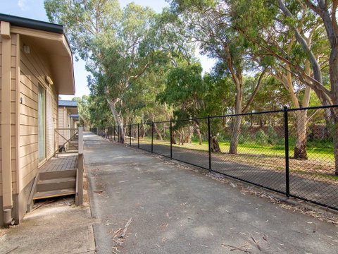 Windsor Gardens Caravan Park - Hotel NSW 2