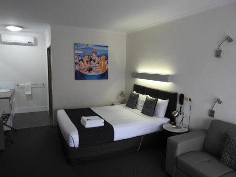 Wine Village Motor Inn - Hotel NSW 2